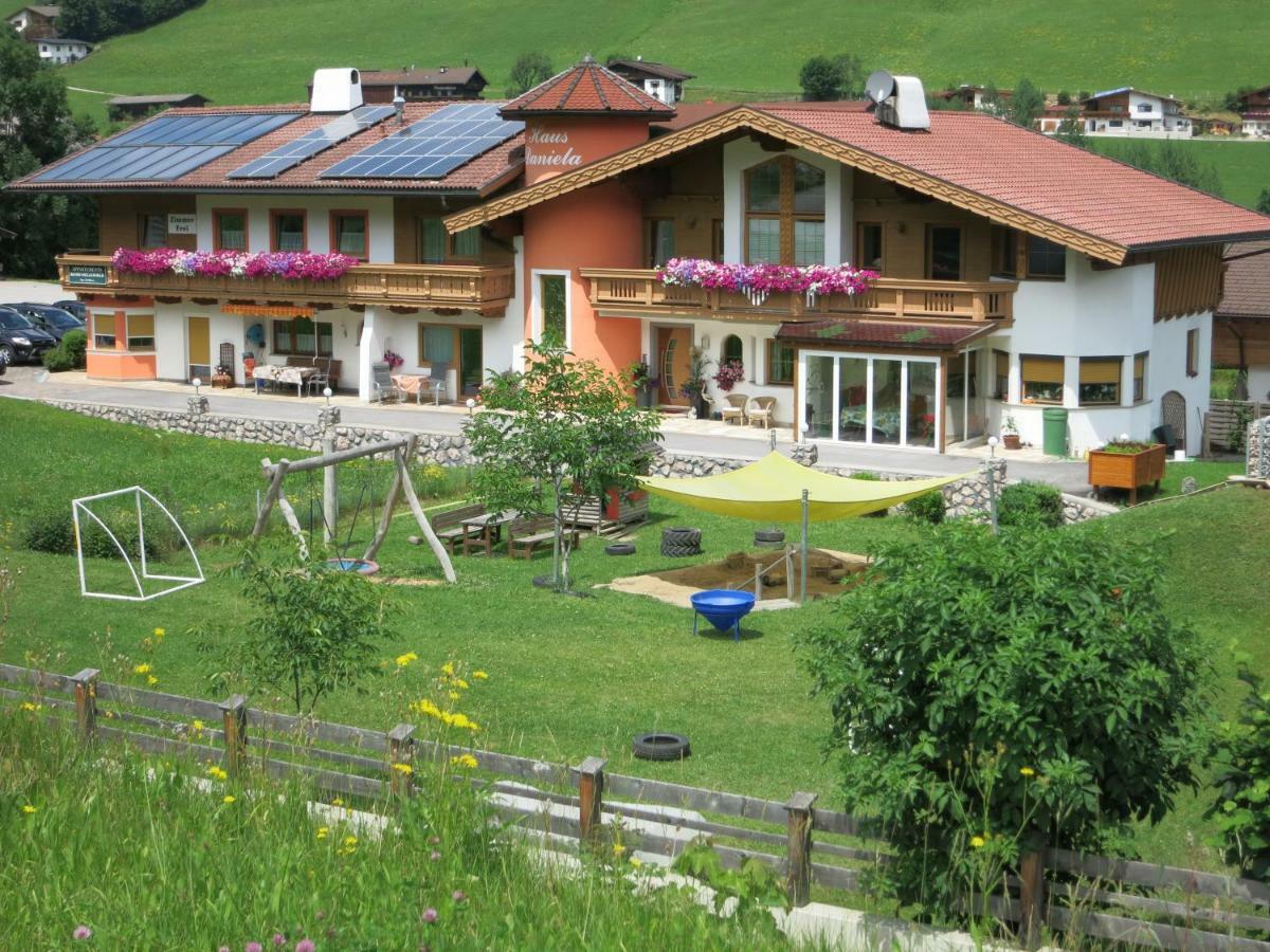 Haus Daniela Hotell Wildschoenau Exteriör bild